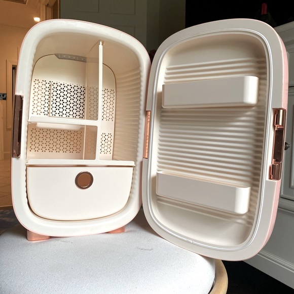 Skin Care Fridge - Picture 2 of 4